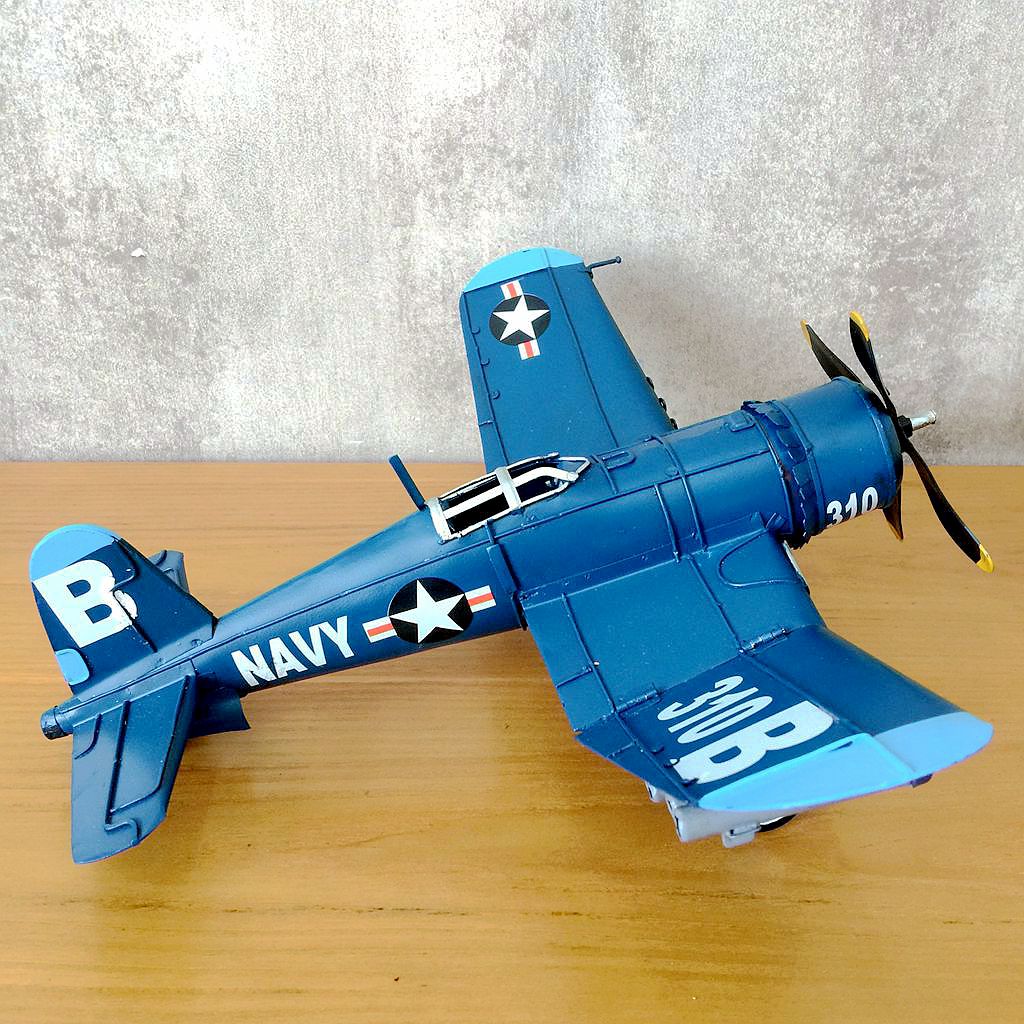 Vintage Collectible Furniture - Modèle d'avion en fer-blanc Vintage, artisanat
