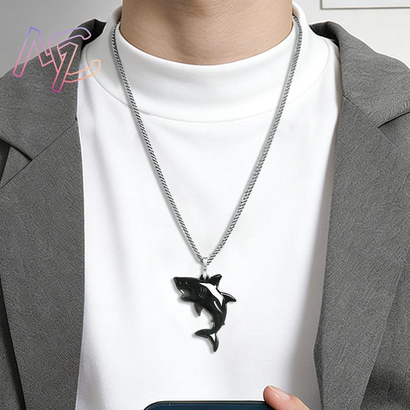 Collier pendentif requin en ja - Vintage Necklace avis et prix